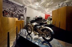 20-anos-guggenheim-bilbao-exposicion-mas-visitada-el-arte-de-la-motocicleta-01